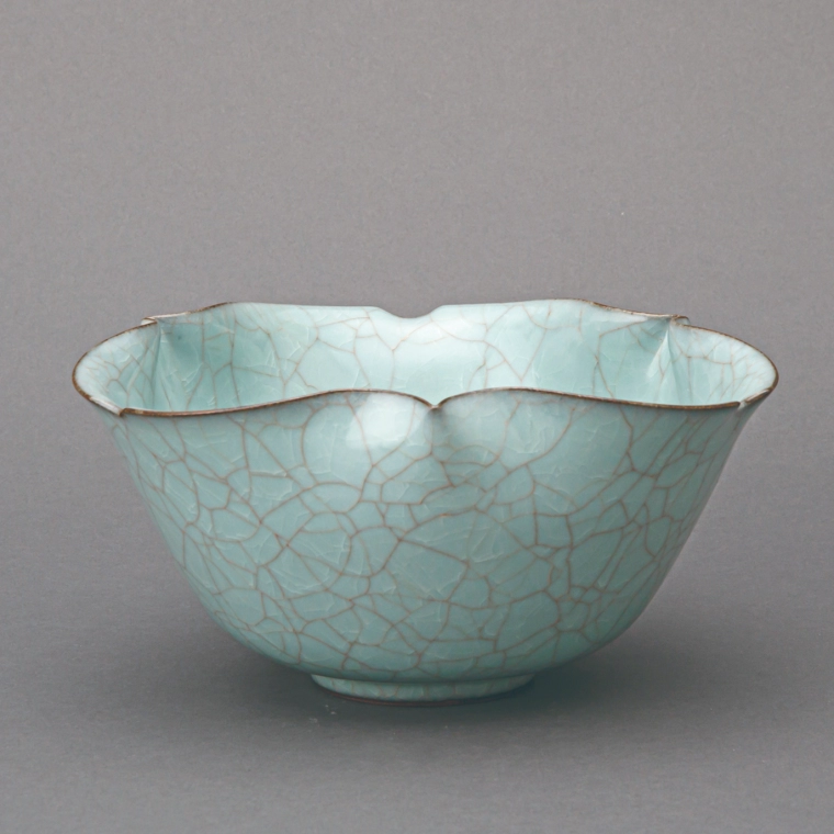 photo Rinka Bowl with Grayish Blue Glaze