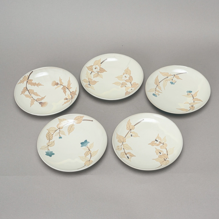 photo Set of Plates with Washizome (Paper-stencil Dyeing) and Flower Design