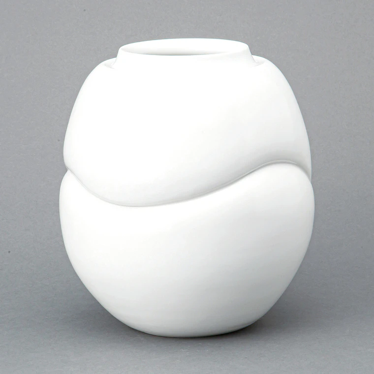 photo White Porcelain Jar
