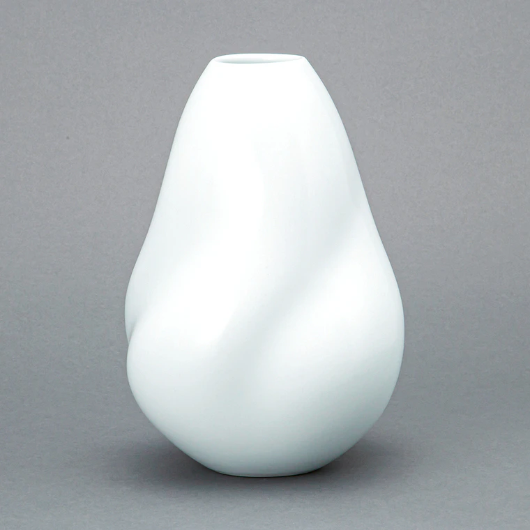 photo White Porcelain Twisted Body Jar