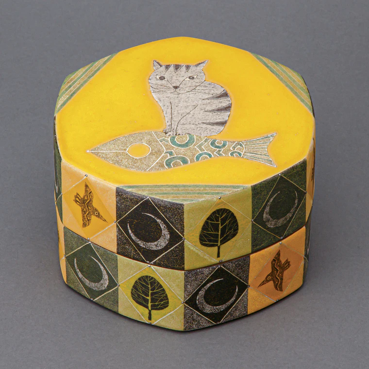 photo 釉刻色絵金銀彩筥