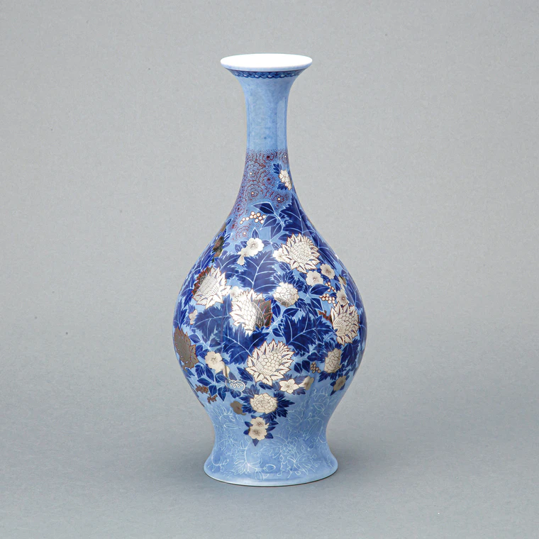 photo Flower Vase with Overglaze Enamel, Snowflake Fubuzumi, Sumihajiki and Seasonal Flowers