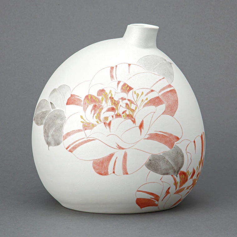 photo Flat Jar with Overglaze Red Enamel, Sumi-sai and Camellia Design