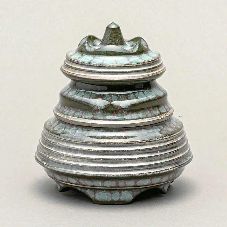 photo Incense Burner with Celadon, Kokushorin-kokuchori (Black Crystal Rings) and Silver Decoration