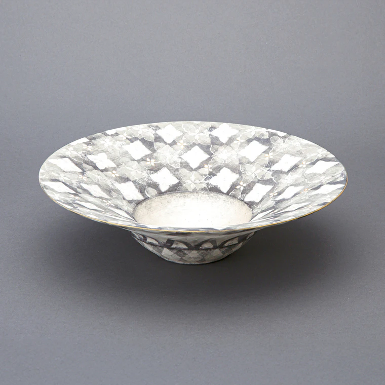 photo Bowl with White Decoration and Flower Design