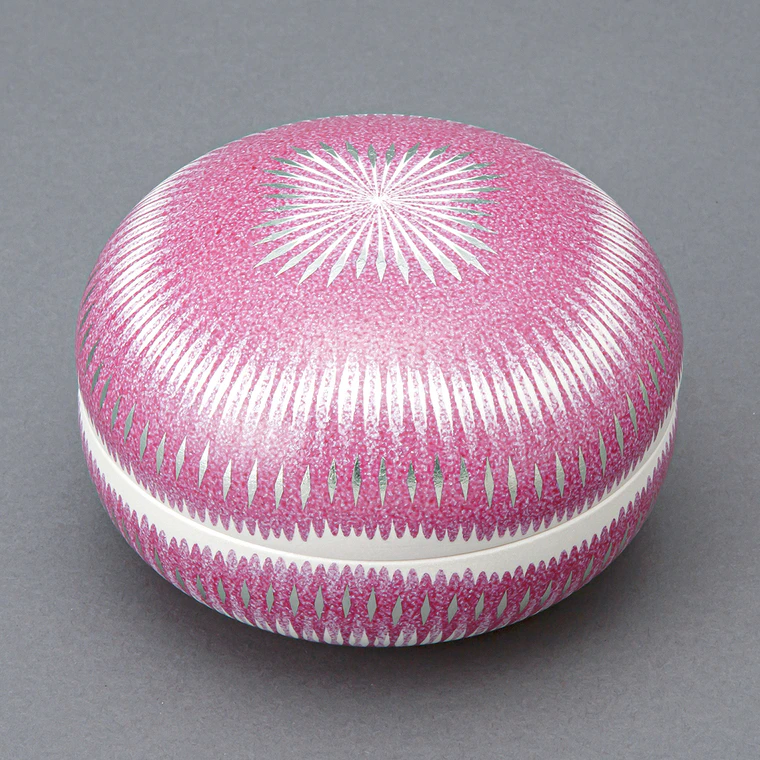 photo Covered Vessel with Gold Decoration and Sho-enji (Deep Red)