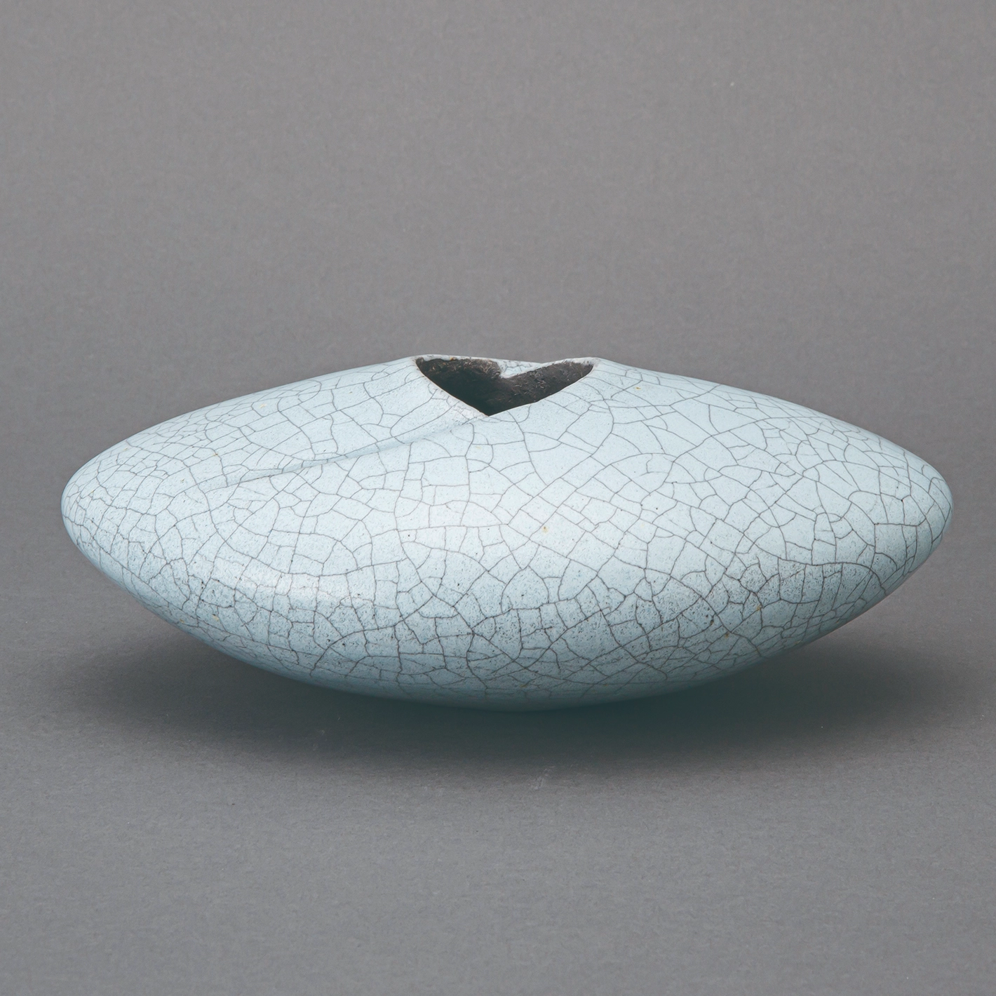 炭化青白釉花器(西尾 瑞舟)｜ギャラリージャパン