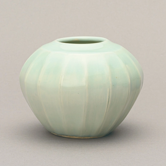 Pale Blue Glaze Jar with Shinogi (Fluting)