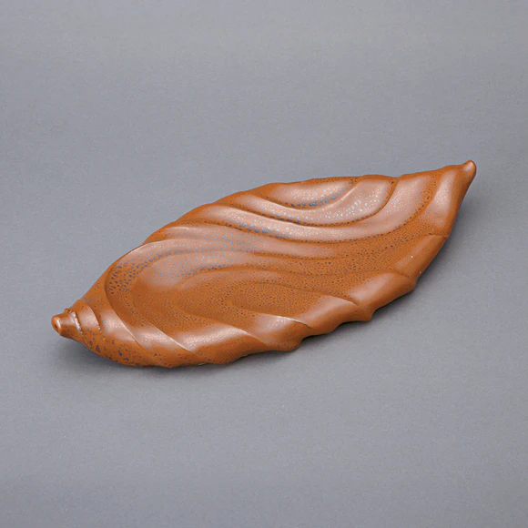 Plate with Persimmon Glaze and Single Leaf Design