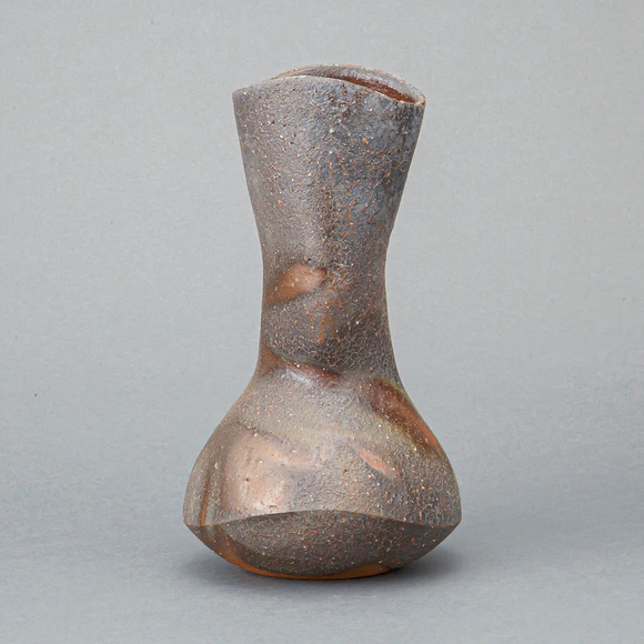 Bizen flower vessel. (Masahiko Kondo) ｜Gallery Japan