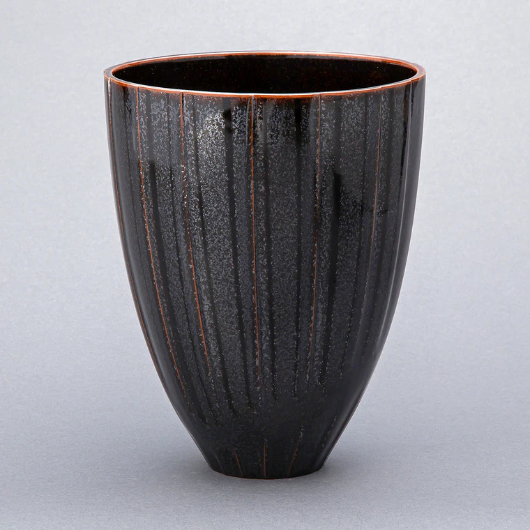 photo Tenmoku Glazed Vase with Engraved Line Design