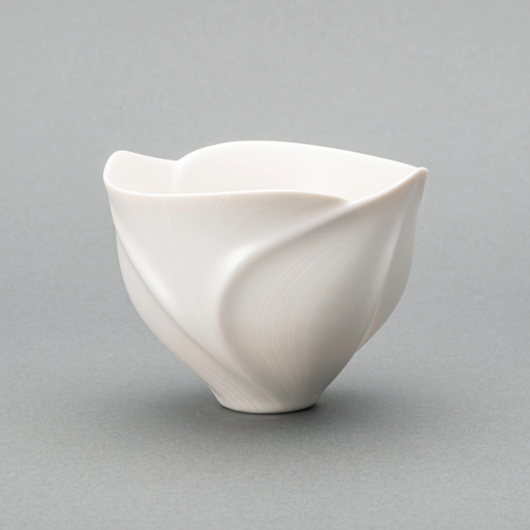 photo Tea Bowl with Luster Pearl Decoration