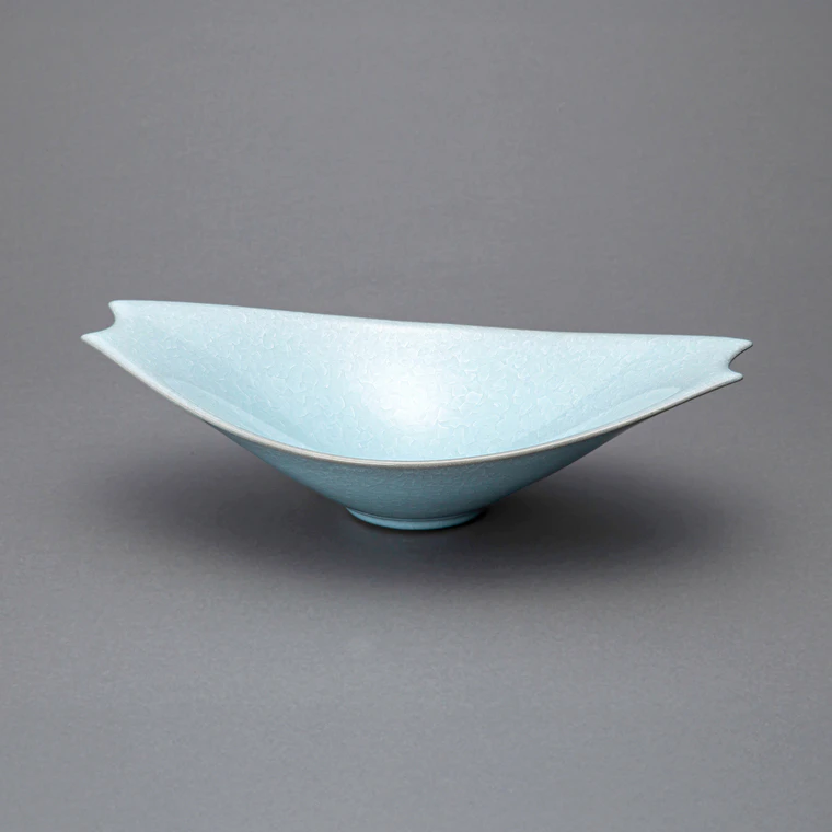 photo Bowl with Celadon and Ice-crackle Design