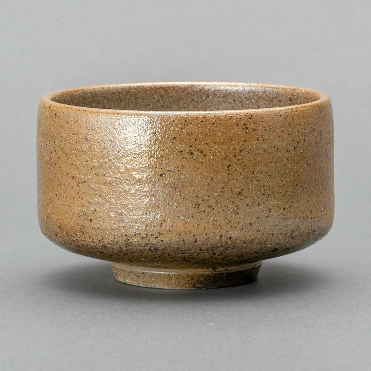 photo Bizen Tea Bowl with Gold Decoration