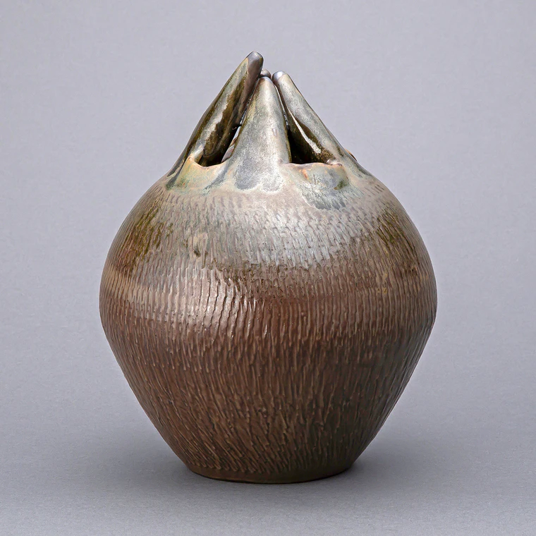 photo Ryūkyū Nanban Flower Vessel