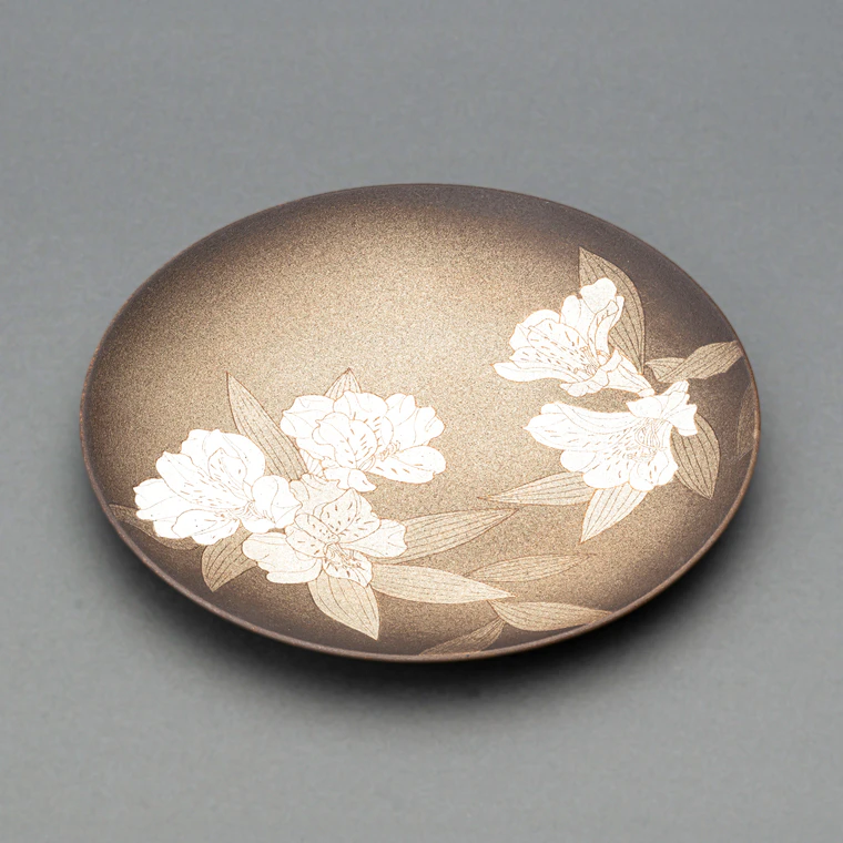 photo Plate with Lily and Peruvian Lily Design in Sgraffito Technique