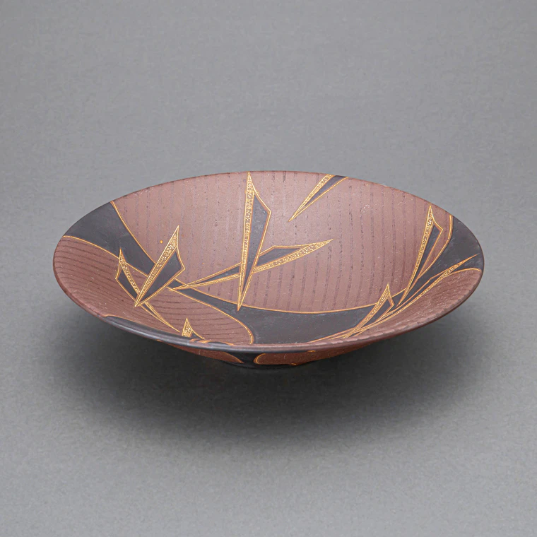 photo Vessel with Inlay and Black Glaze in Kakewake Style