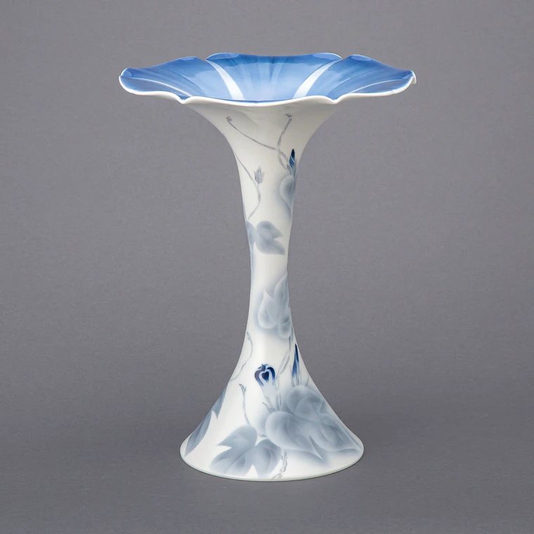 photo Vase with Underglaze Blue Design "Dewy Colors"