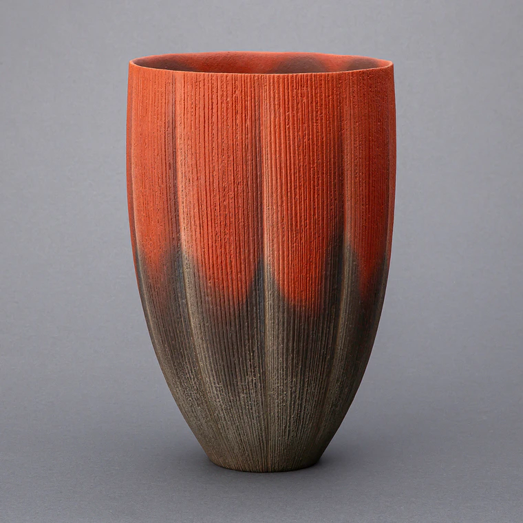 photo Vessel with Engraved Lines and Colored Slip Painting