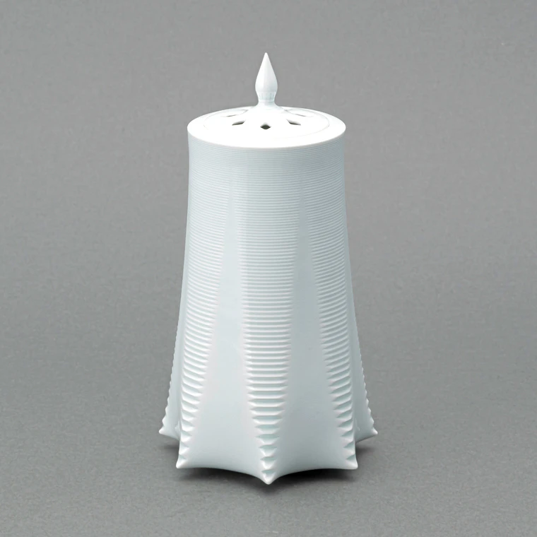 photo White Porcelain Incense Burner with Water and Ice Design