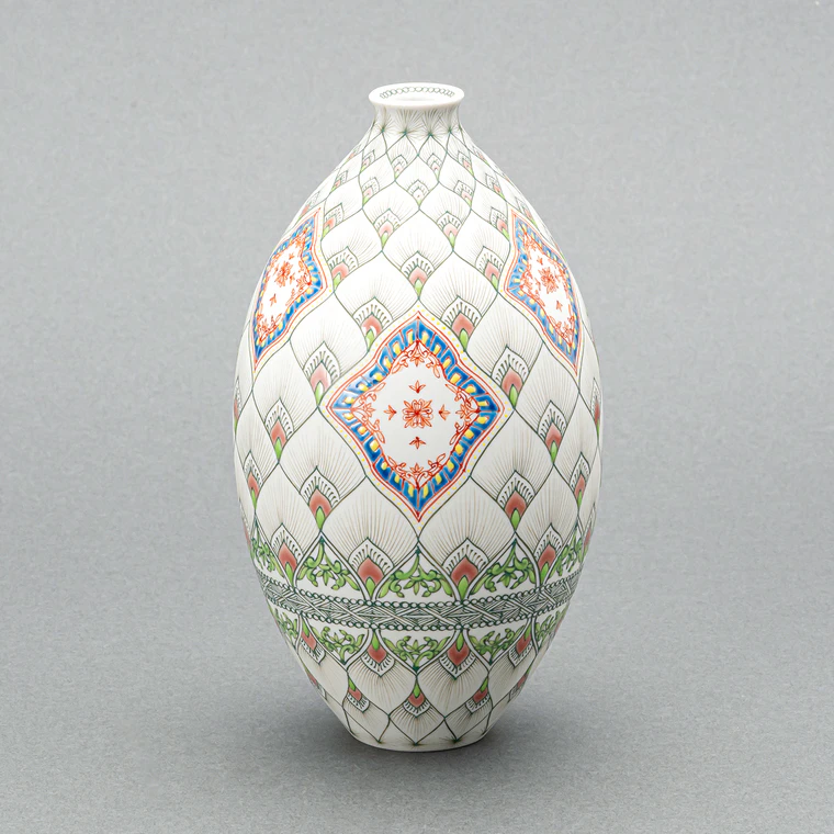 photo High-fired Flower Vessel with Overglaze Enamel and Green Underglaze