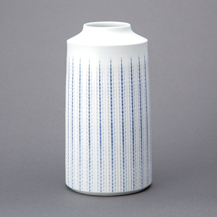 photo Vessel with Engraved Line Design