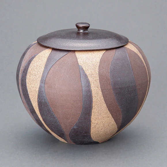 Fresh Water Jar with Slip-trailing and Colored Slip