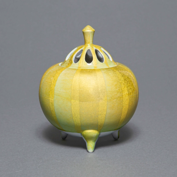 Incense Burner with Finely Cut Gold Leaf and Underglaze Gold