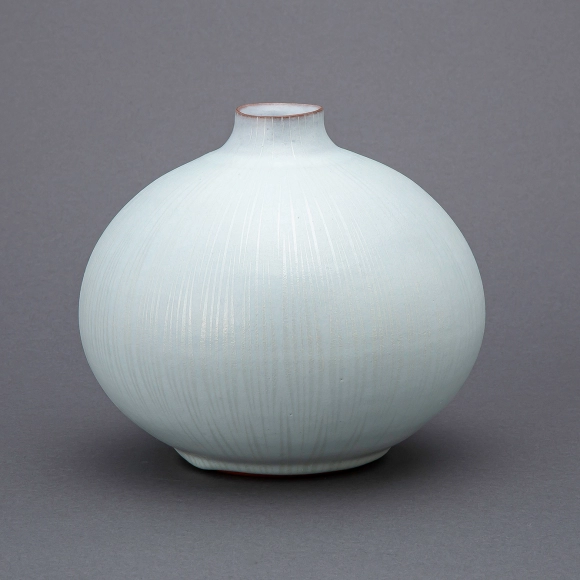 Mumyōi Jar with Hanada Glaze