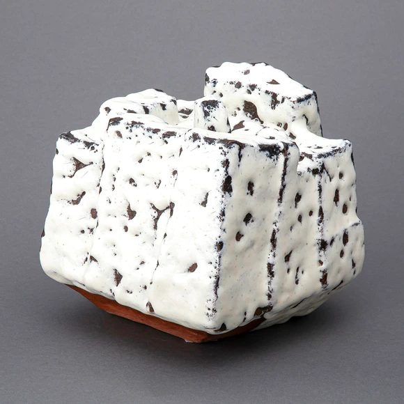 Fresh Water Jar with Straw Ash White Glaze