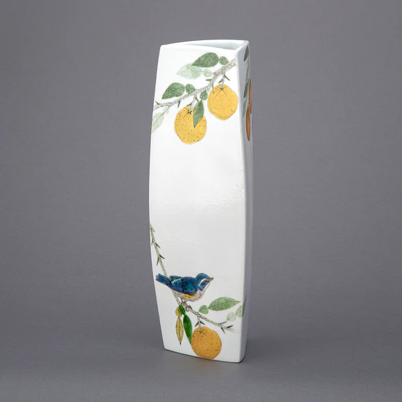Triangular Prism-shaped Jar with Yuzu and Red-flanked Bluetail Design in Gold Painting