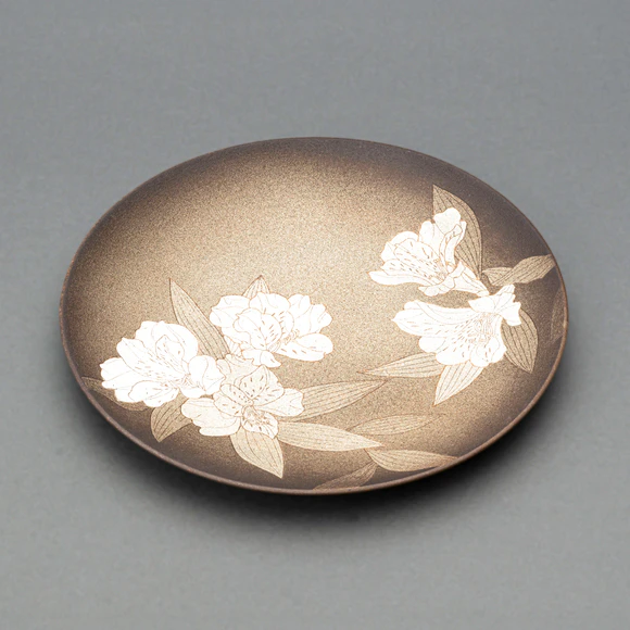 Plate with Lily and Peruvian Lily Design in Sgraffito Technique