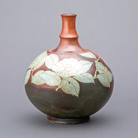 鉄釉椿文壺