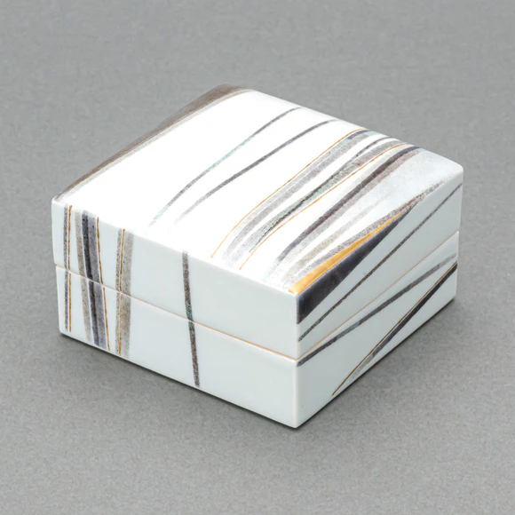 Ceramic Box with Overglaze Enamel Decoration "Shigure Stripes"