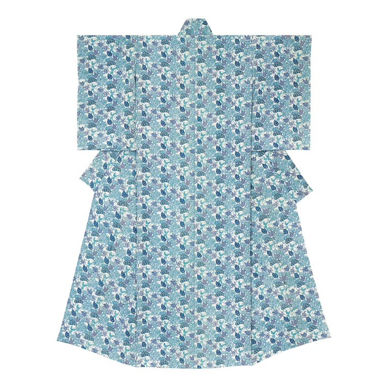 写真：藍型染着物「マダガスカル・ジャスミン」