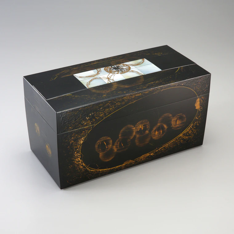 photo 蒟醤螺鈿箱「輪」