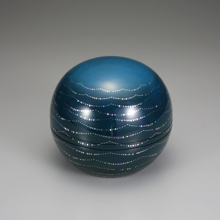 写真：切金蒔絵箱「煌々」