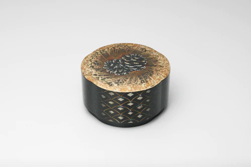 photo Kanshitsu Box for Holy Wafers with Design in Makie "Good Harvest"