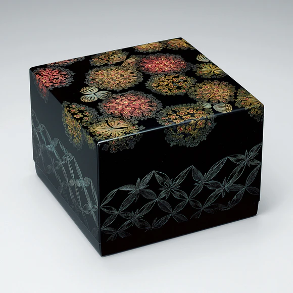 Lacquered Box with Design in Chinkin "Paper Bush"
