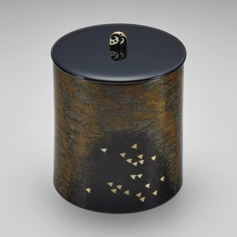 photo Tea Ceremony Fresh Water Jar with Design in Makie "Birds Among the Waves"