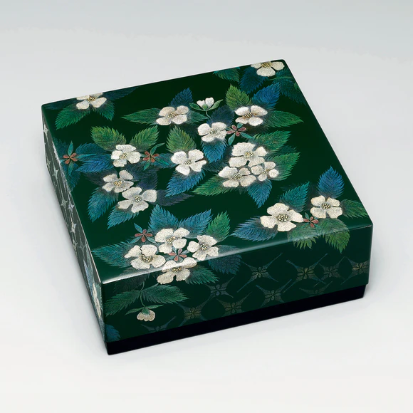 Lacquered Box with Design in Chinkin "Jetbead"