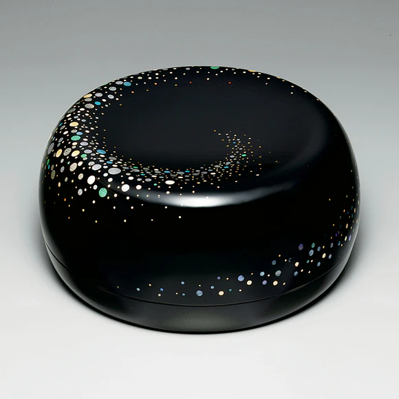 Kanshitsu Covered Vessel with Design in Mother-of-Pearl Inlay "Milky Way"