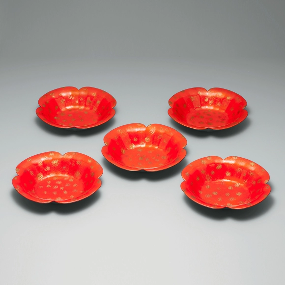 奥窪聖美　乾漆縁赤花皿　漆器 乾漆蒔絵縁赤花鉢「かおり」(奥窪 聖美)｜ギャラリージャパン