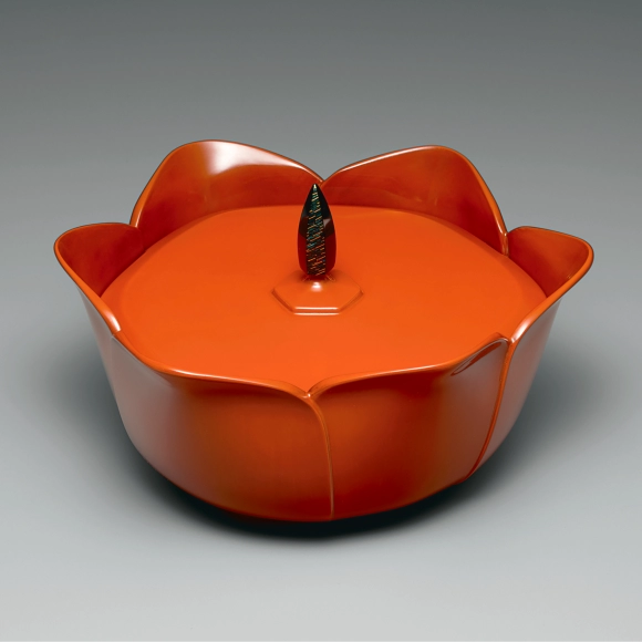 Flower Shaped Kanshitsu Covered Vessel