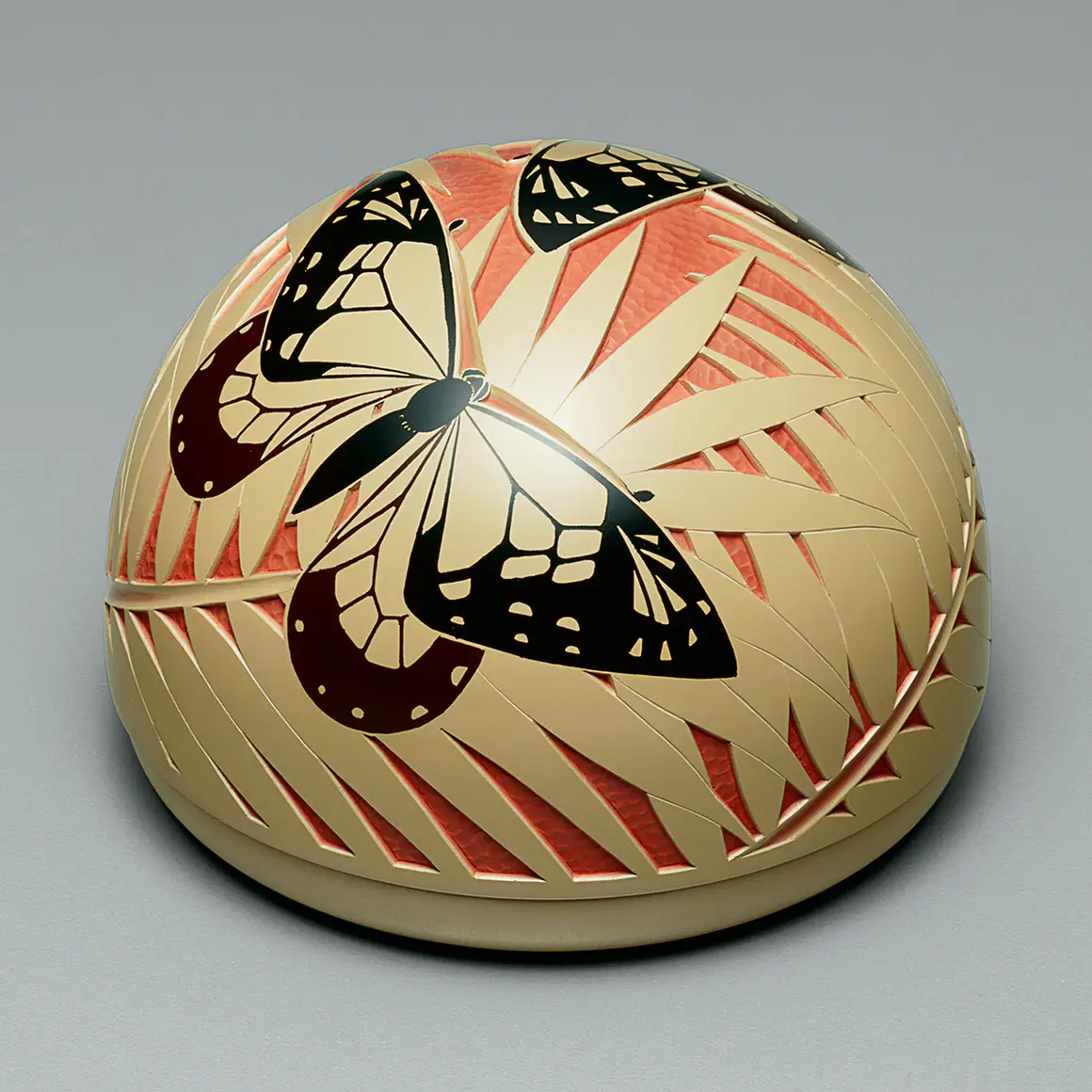 龍と蝶の絵付け 陶器製 香合 蓋物 m_2x_6.jpg.webp