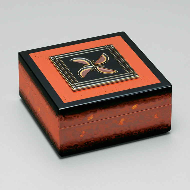 photo Box with Design in Kinma and Urushi Carving