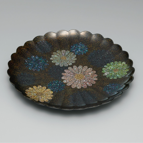 奥窪聖美　乾漆縁赤花皿　漆器 乾漆蒔絵縁赤花鉢「かおり」(奥窪 聖美)｜ギャラリージャパン