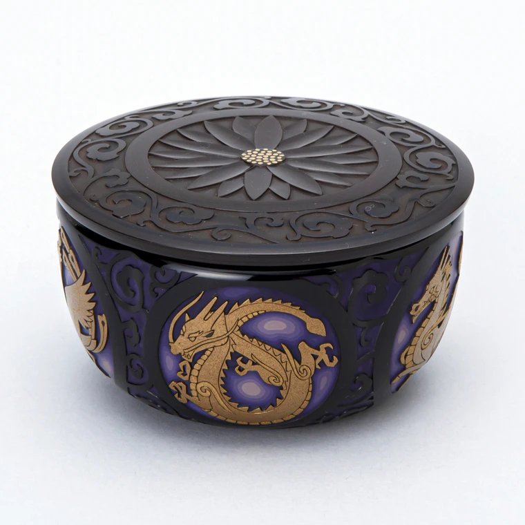 photo Box for Sweets with Auspicious Pattern in Urushi Carving