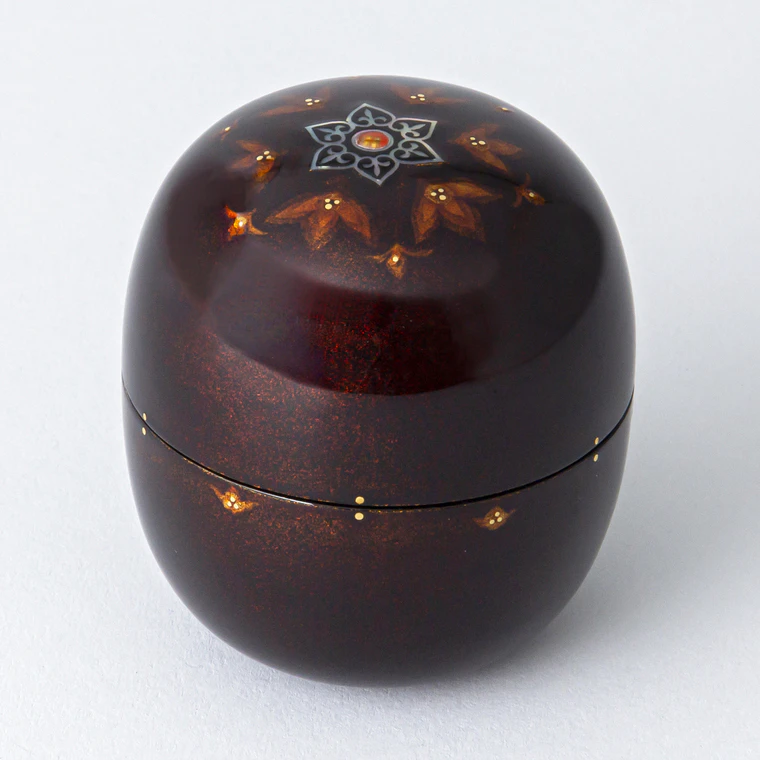 photo Round Covered Box with Makie and Mother-of-pearl Inlay