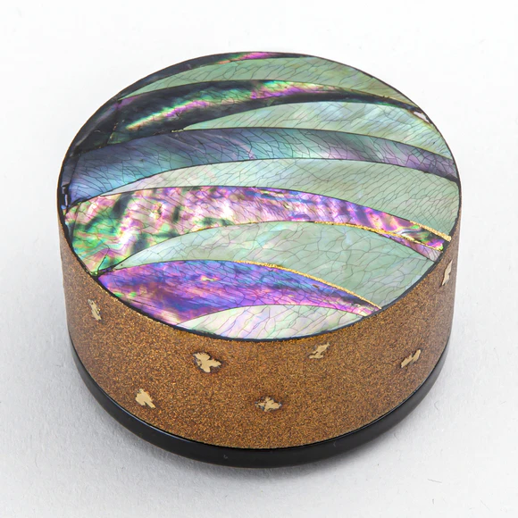 割貝蒔絵香合「水無月」